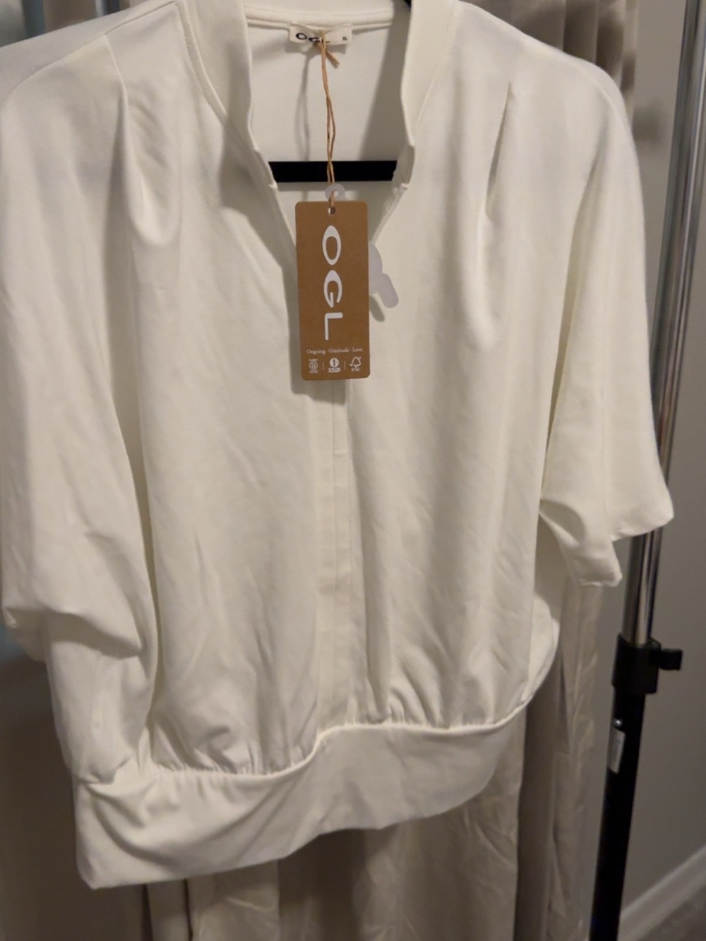 OGLmove Stand Collar V-Neck Short Sleeve Top.